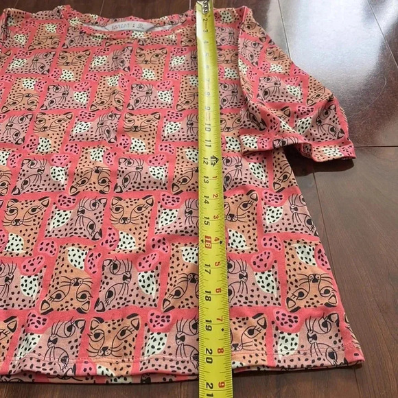 ⭐️3/$15 Cat Print  Tee - Picture 4 of 9